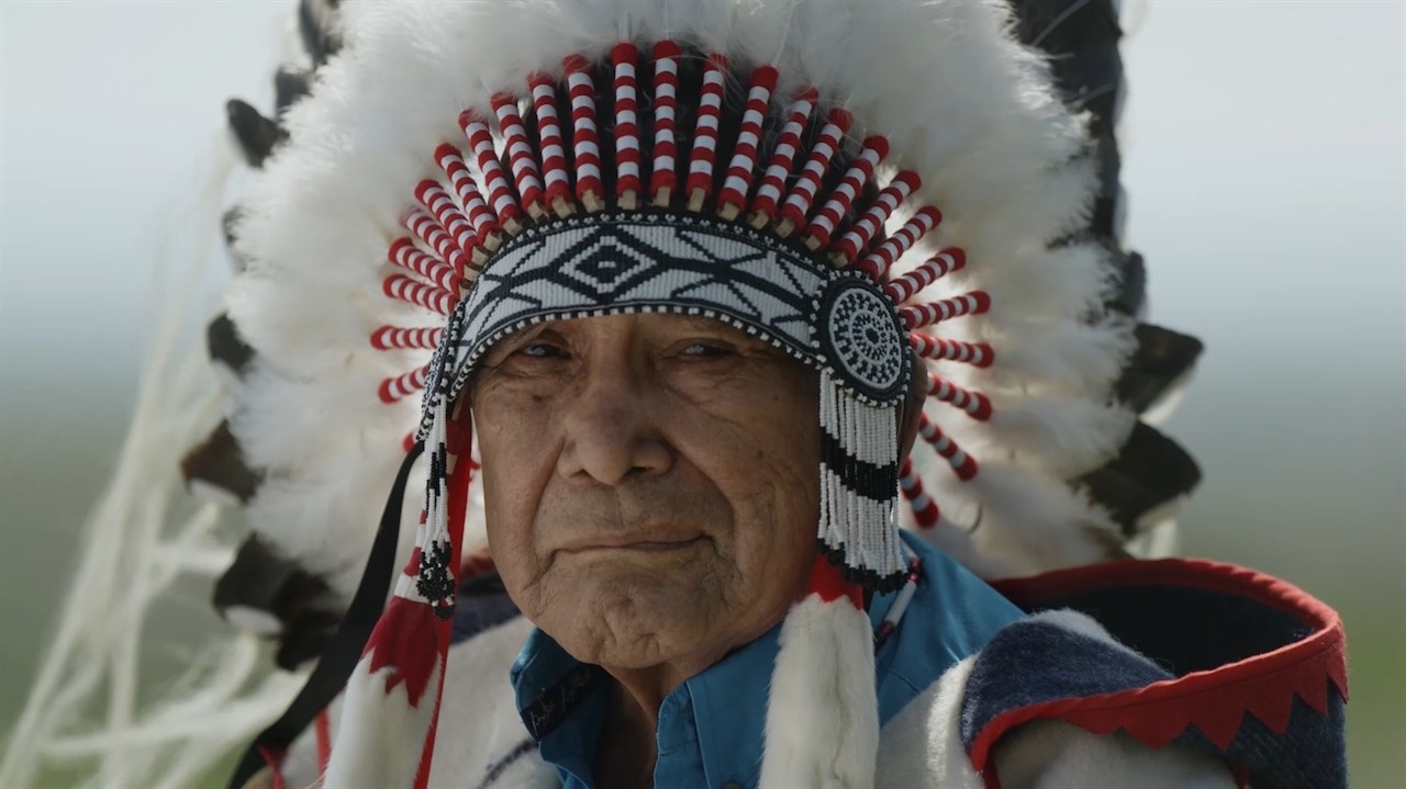Elderly man in a powwow headress