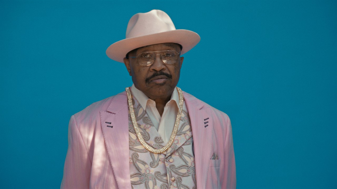 Swamp Dogg in a pink suit and hat