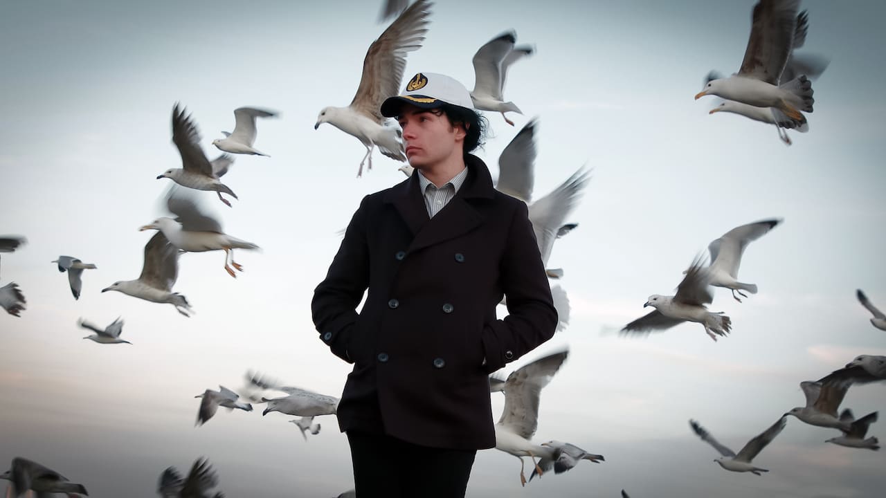 Michael Jackson impersonator with flying seagulls