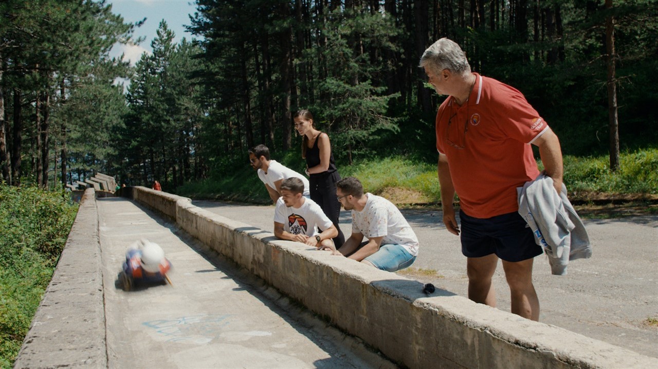 people watch a luger passing by